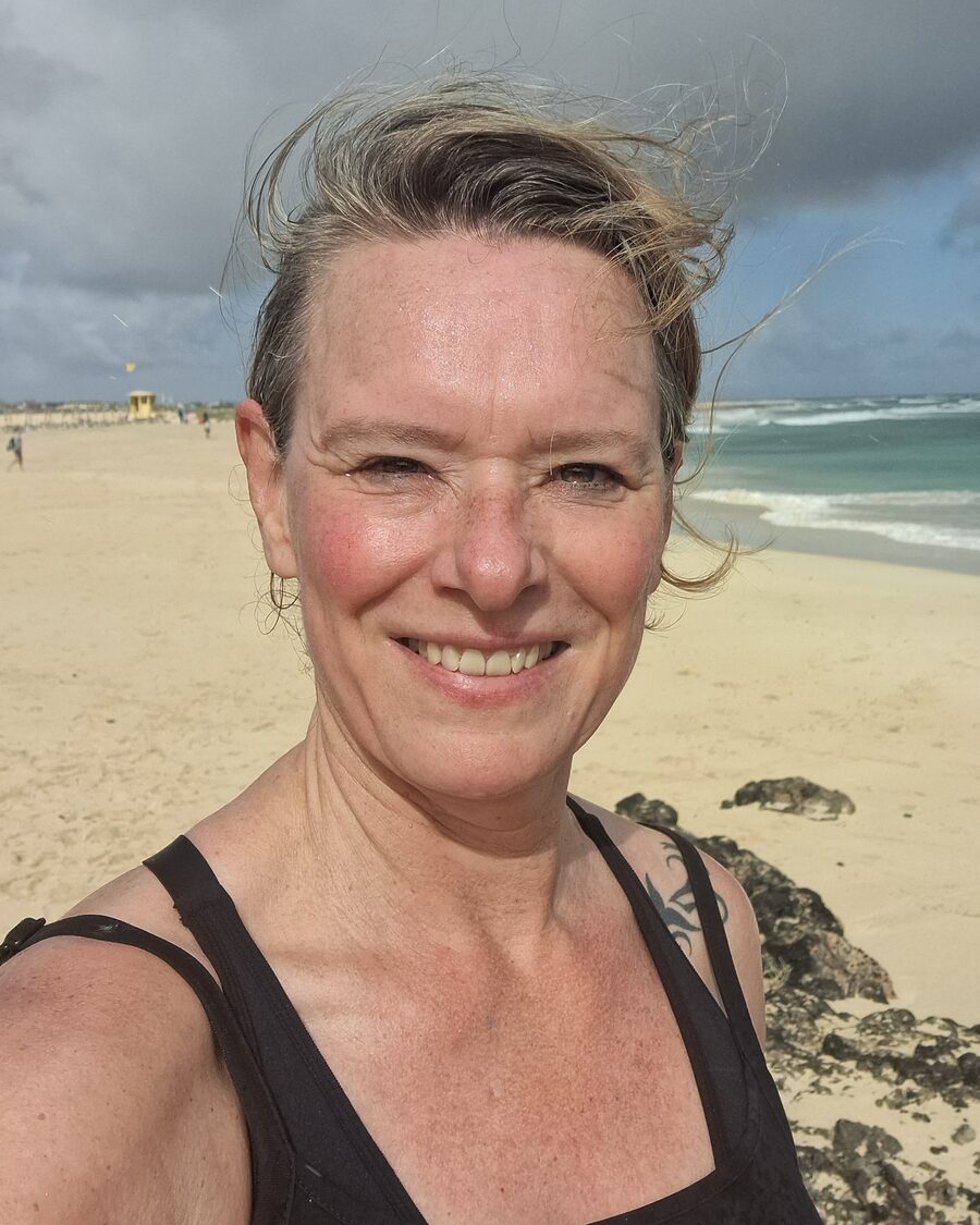 Sirit Coeppicus am Strand